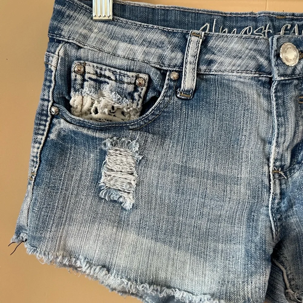 Almost Famous Distressed Blue Jean Shorts Juniors Size 5 Low rise 28x2 cutoff - Picture 4 of 10